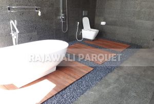 pemasangan decking kayu bengkirai di halaman rumah