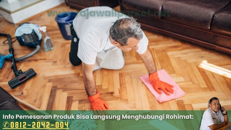 Bersihkan Lantai Vinyl Dari Sisa-sisa Lem