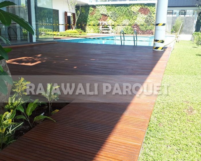 lantai kayu rumah bapak aher 11