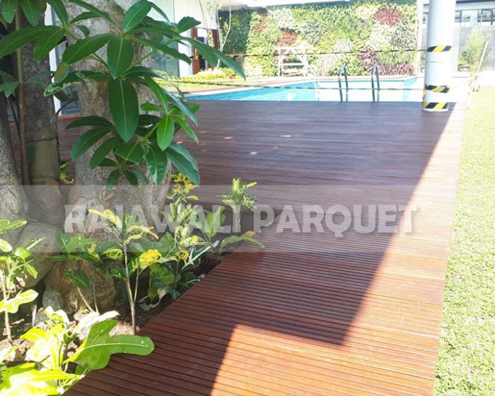 lantai kayu rumah bapak aher 6