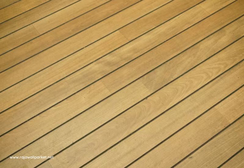 Perbedaan Decking dan Parket Kayu